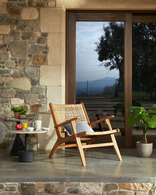 Poltrona Grignoon in legno massello di acacia e rattan intrecciato