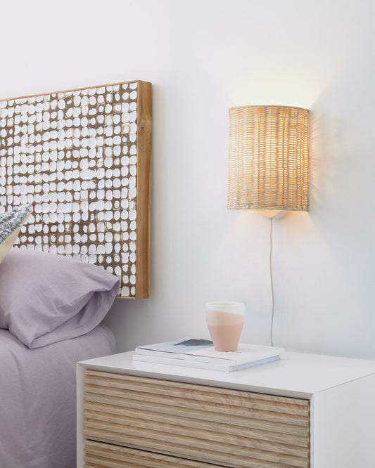 Applique Kimjit in rattan con finitura naturale
