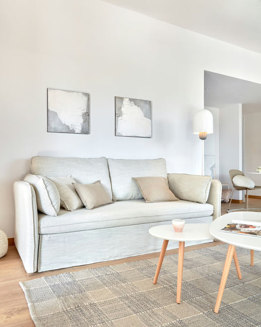 Divano letto Tanit bianco con piedi in legno massello di faggio finitura naturale 210 cm