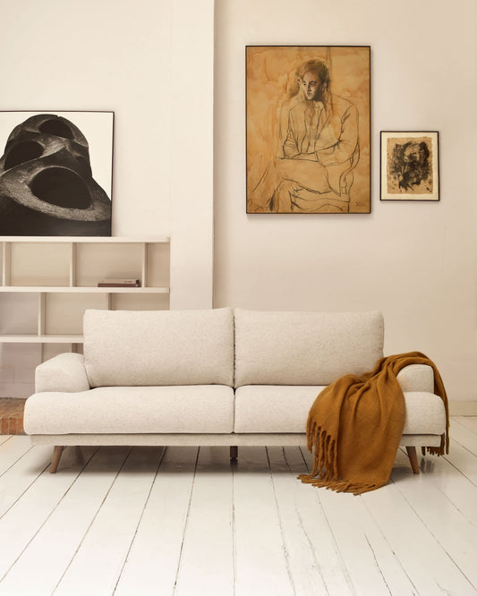 Divano Karin 3 posti beige con gambe in legno di faggio massiccio 228 cm