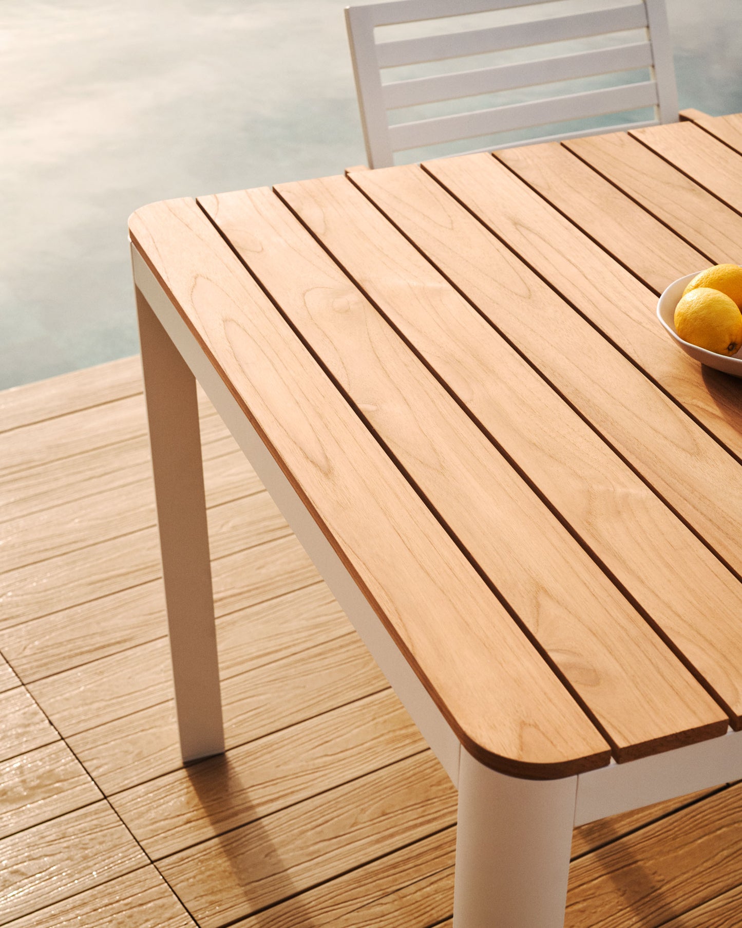 Tavolo 100% da esterno Bona legno massello di teca e alluminio finitura bianca 160x90 cm