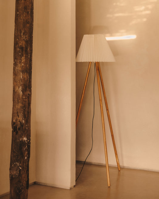 Lampada da terra Benicarlo in legno di caucciù finitura naturale e beige