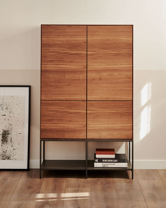 Credenza alta Vedrana 4 ante impiallacciate rovere e gambe in acciaio nero 97,5 x 160 cm
