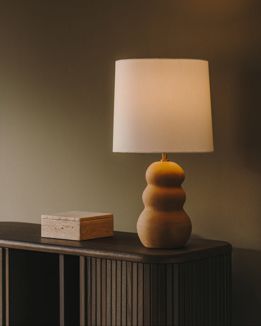 Lampada da tavolo Madsen di terracotta e paralume bianco