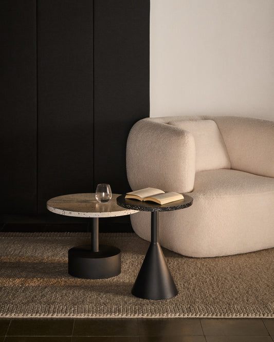 Tavolino Delano in terrazzo grigio e gambe in acciaio finitura nera Ø 55 cm