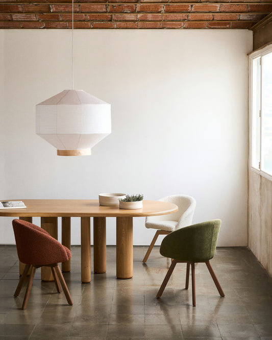 Tavolo ovale Mailen in frassino con finitura naturale Ø 220 x 105 cm