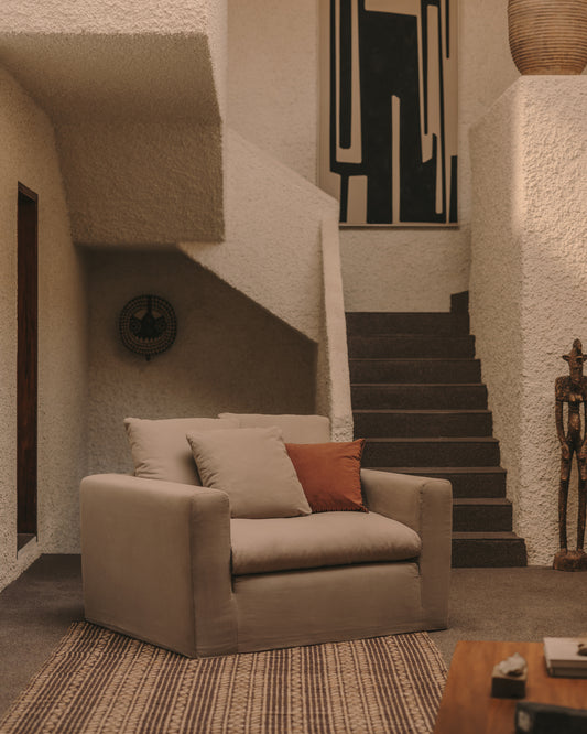 Poltrona sfoderabile Nora con cuscino in lino e cotone taupe 140 cm