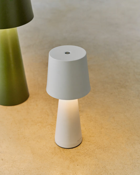Lampada da tavolo piccola da esterni Arenys in metallo con finitura un grigio