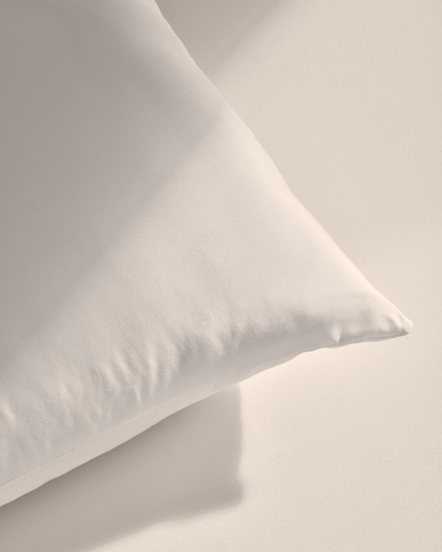 Cuscino Nyla in microfibra 70 x 40 cm prodotto in Spagna