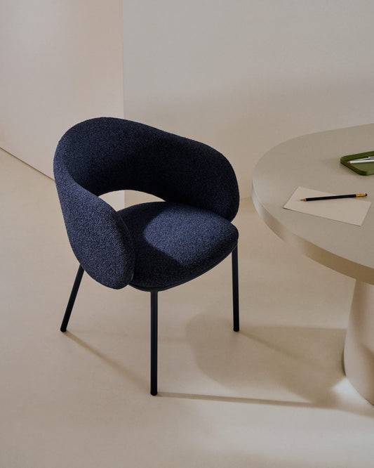 Sedia Maina in ciniglia spessa blu e gambe in acciaio con finitura blu