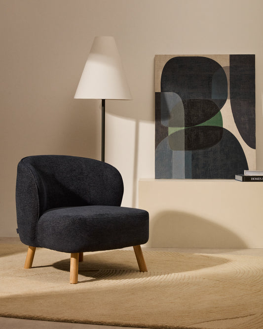 Poltrona Ulit in ciniglia blu-grigia e piedi in legno massello di faggio finitura naturale