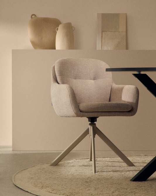Sedia girevole Lexa di ciniglia beige e gambe in acciaio con finitura beige