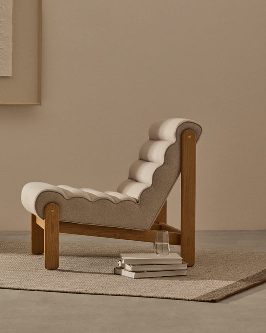 Poltrona Magira beige in rovere massiccio con finitura naturale