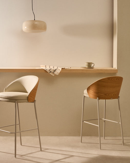 Sgabello Eamy di pelle sintetica beige, impiallacciatura in frassino finitura naturale 65 cm