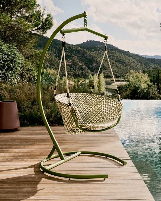 Poltrona sospesa con base Saliga in alluminio e rattan sintetico verde