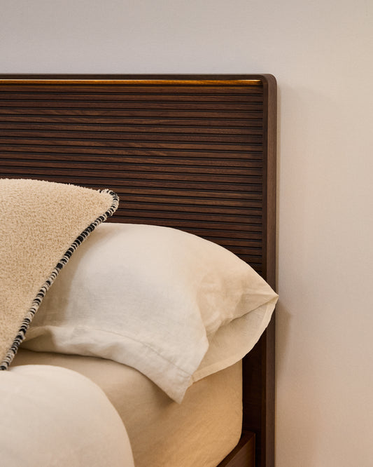 Testiera Norlen in impiallacciatura di noce con finitura scura e luce LED per letto fino a 180 cm