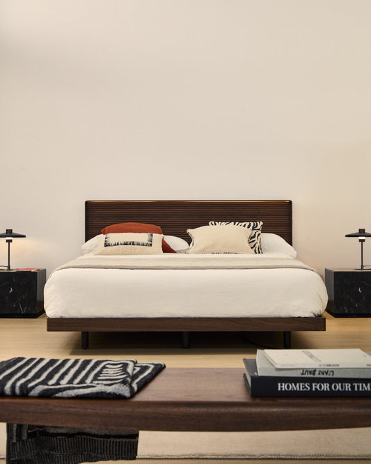 Letto Norlen in impiallacciato di noce con finitura scura e luce LED per materasso da 160 x 200 cm