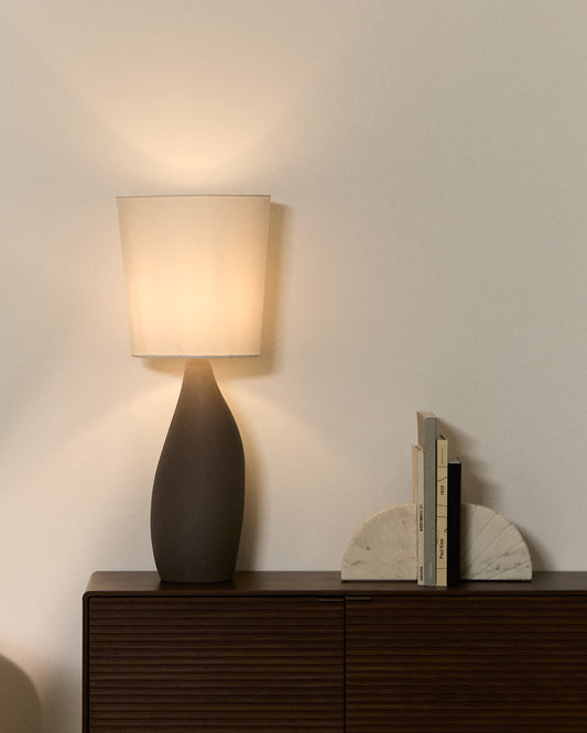 Lampada da tavolo grande Viona con effetto pietra testurizzata e paralume in cotone
