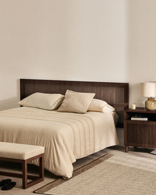 Testiera Beyla in legno massiccio di frassino con finitura noce per letto da 180 cm