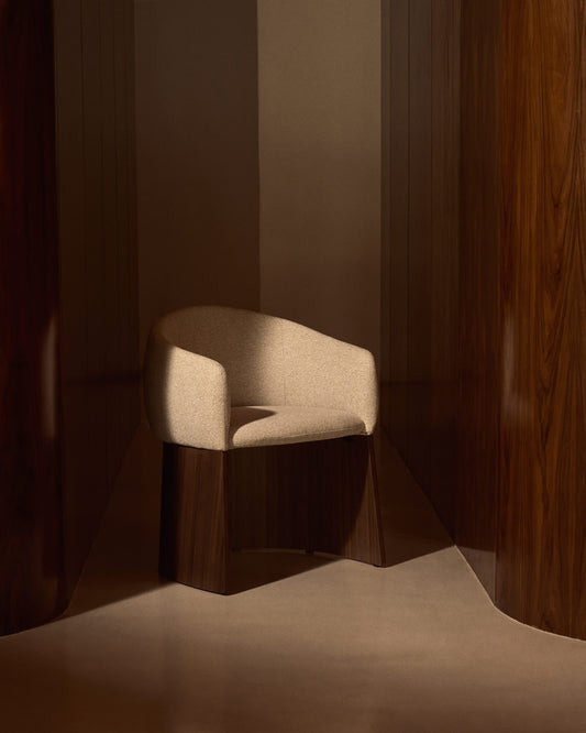 Sedia Bosca in ciniglia beige e impiallacciatura in noce
