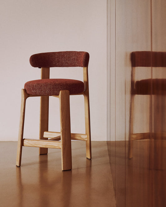 Sgabello Granite in ciniglia terracotta e legno massiccio di frassino con finitura in tonalità naturale 65 cm