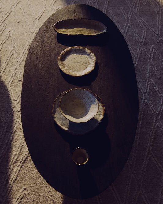 Tavolino da appoggio Ovak in legno massiccio di acacia con finitura nera 140 x 70 cm
