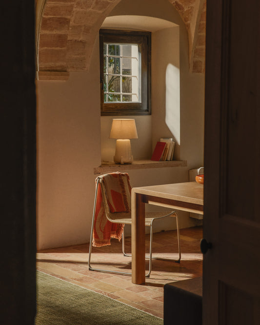 Lampada da tavolo Odra in ceramica écru con finitura lucida