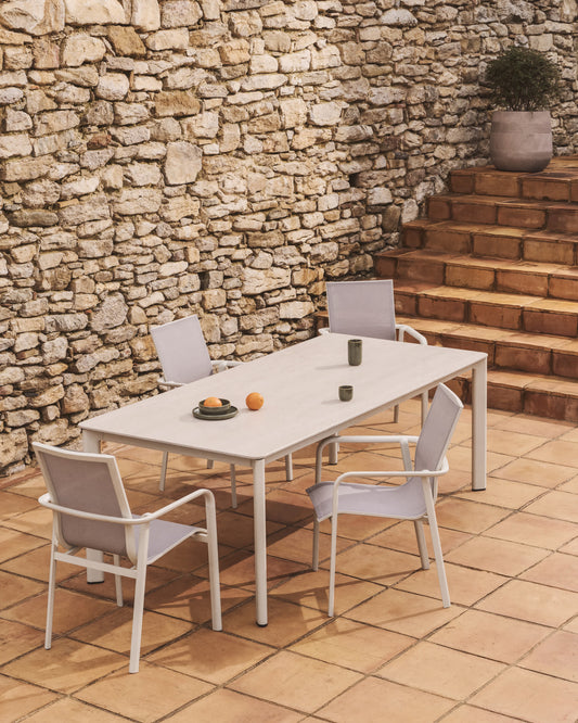 Tavolo Anafi in pietra sinterizzata e alluminio beige 220 x 100 cm