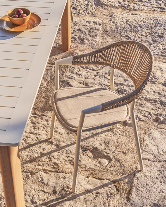 Sedia impilabile da esterno Alimia in alluminio écru con corda sintetica beige