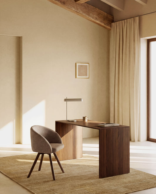 Sedia girevole Marvin ciniglia marrone e gambe di legno massiccio di faggio con finitura noce FSC 100%