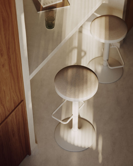 Sgabello Zaib in ciniglia beige e acciaio bianco opaco altezza 63-84 cm