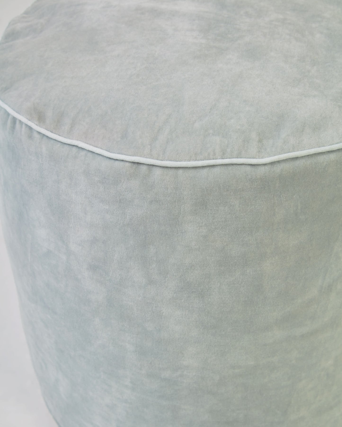 Pouf rotondo Brunetta de velluto turchese chiaro Ø 40 cm