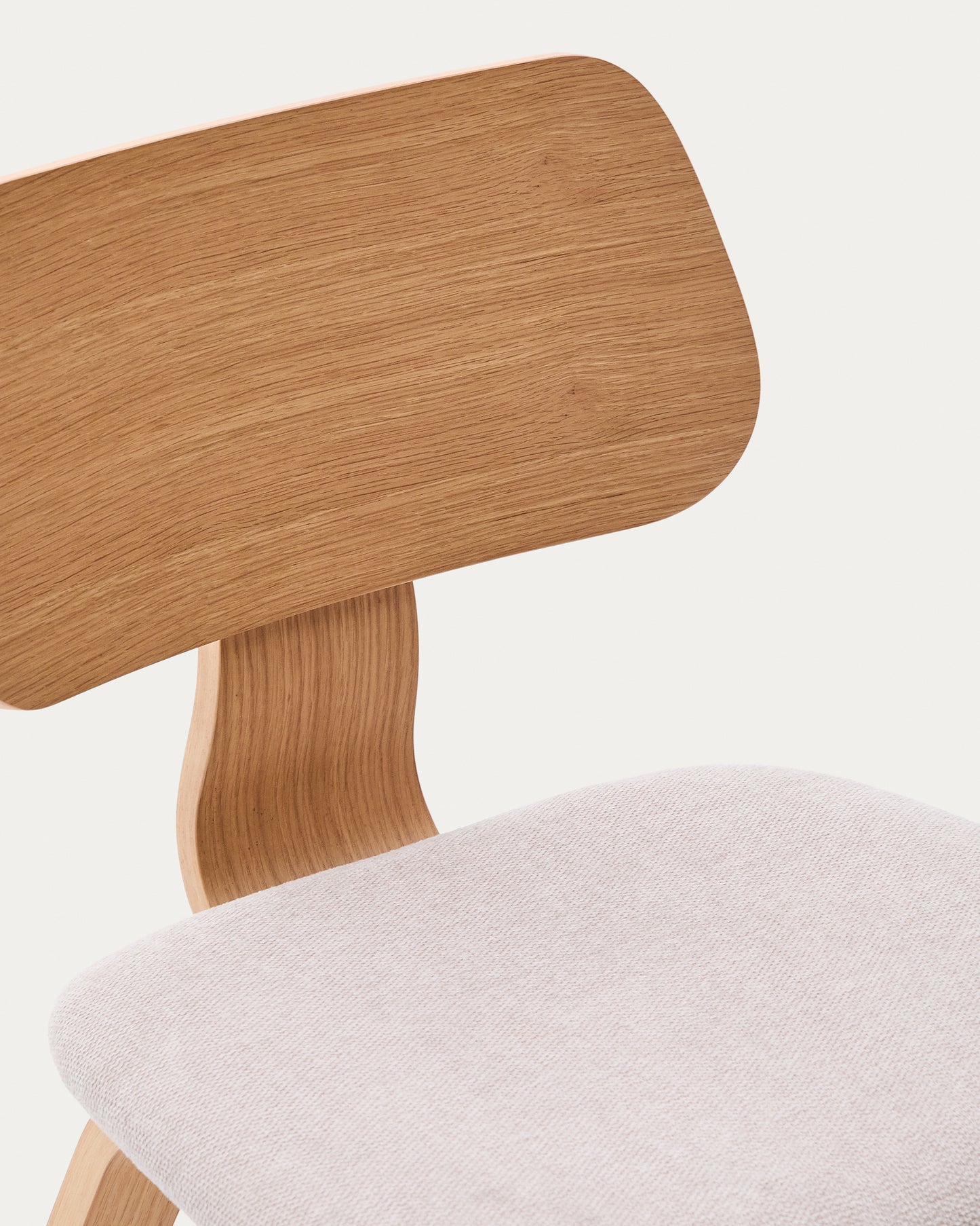 Sedia Gena in chenille beige struttura in impiallacciatura di rovere