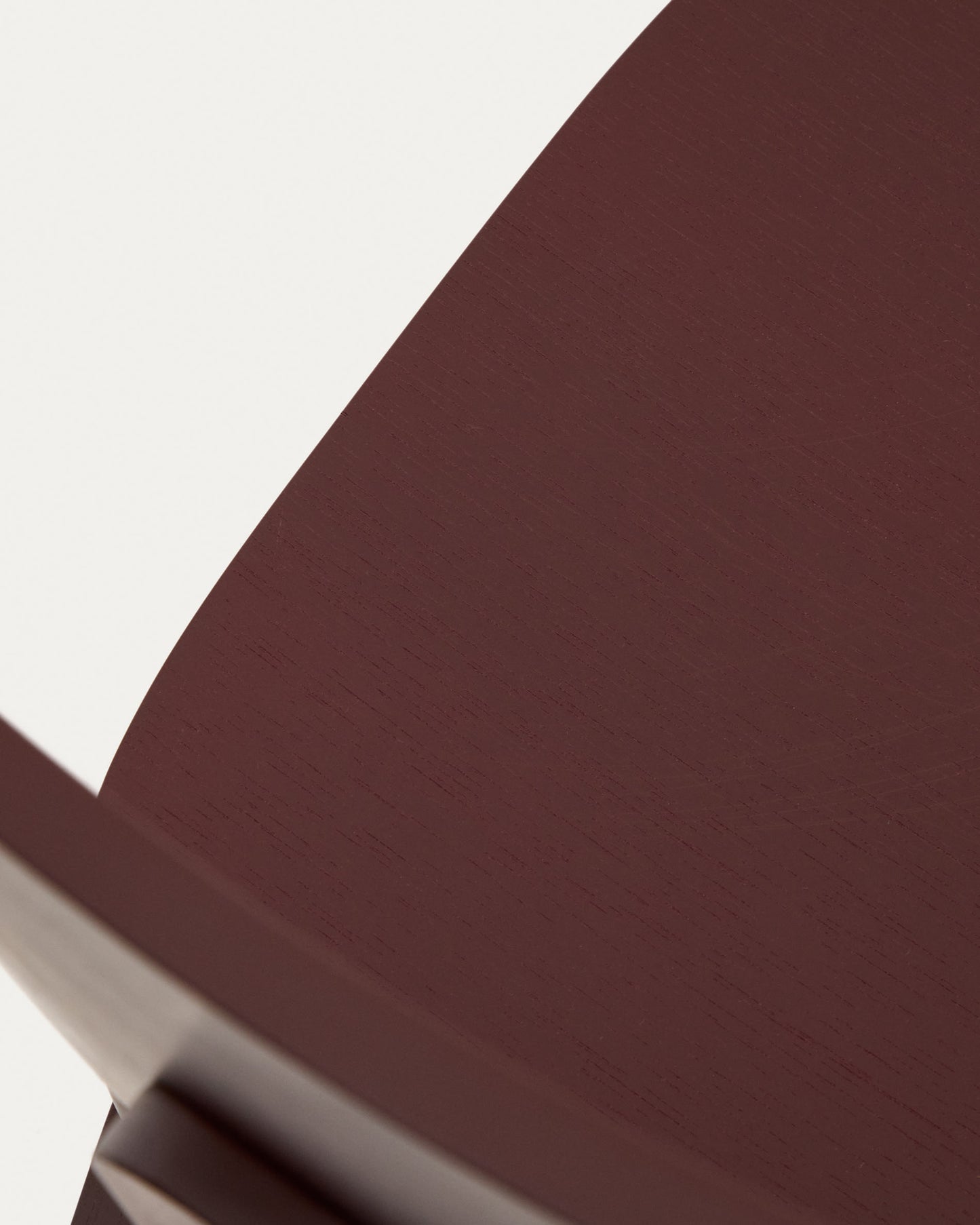 Sedia Gena in impiallacciatura di rovere con finitura bordeaux