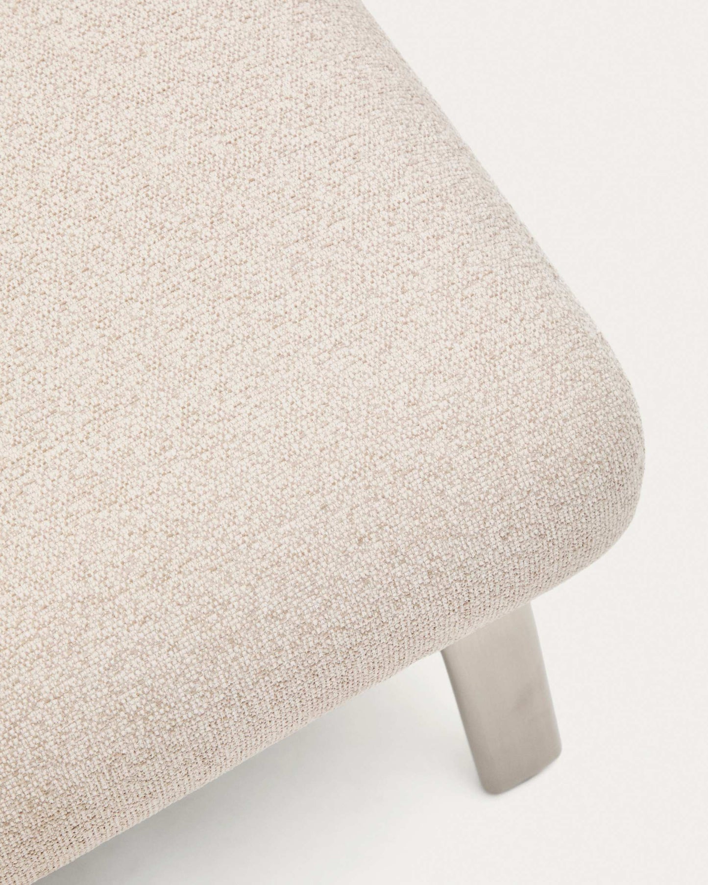 Poggiapiedi Amsen beige con gambe in acciaio inox spazzolato 68 x 55 cm