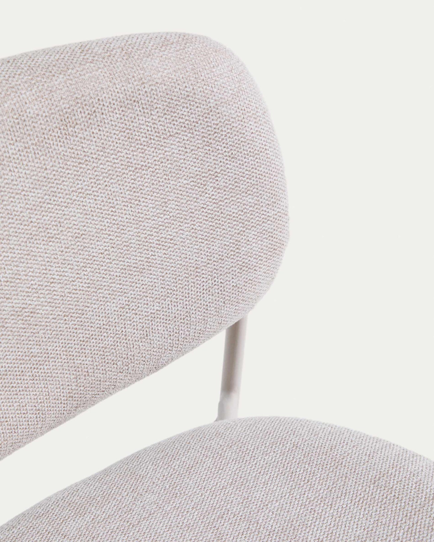 Sgabello impilabile Meli in ciniglia beige con gambe in metallo beige FSC Mix Credit 65 cm