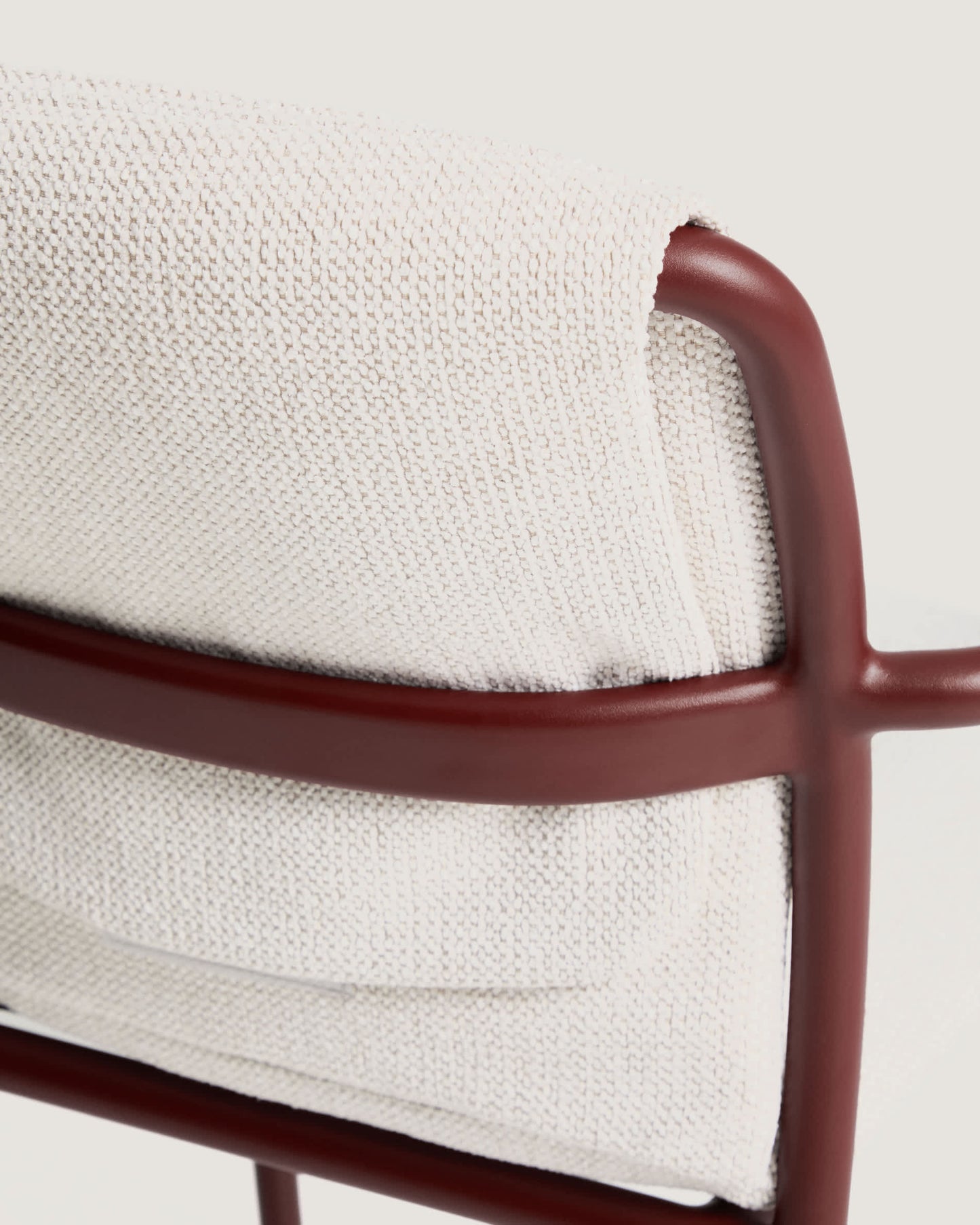 Sedia impilabile da esterno Linosa in alluminio granata con cuscino beige