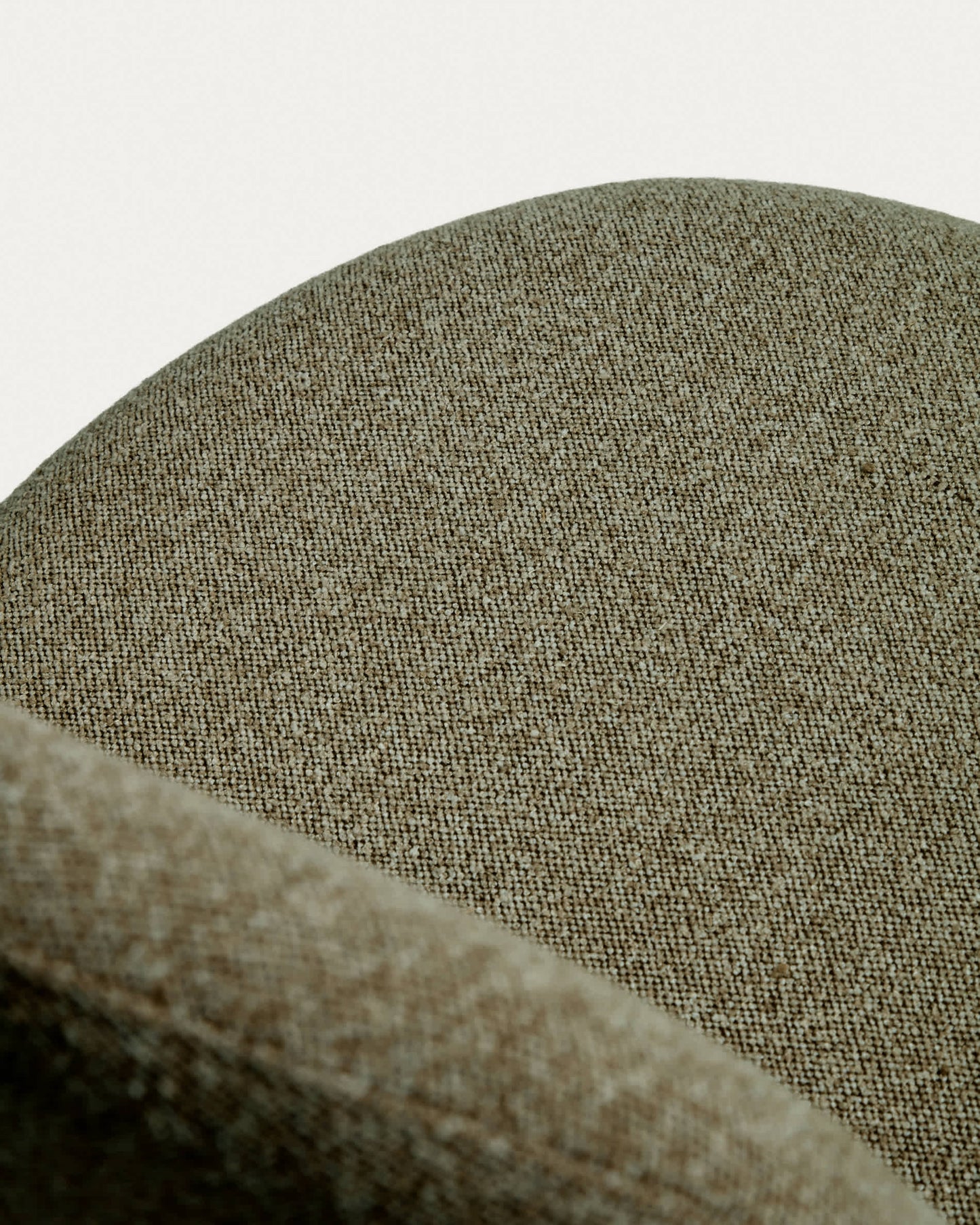 Sedia Arino in ciniglia verde con gambe in metallo verde FSC 100%