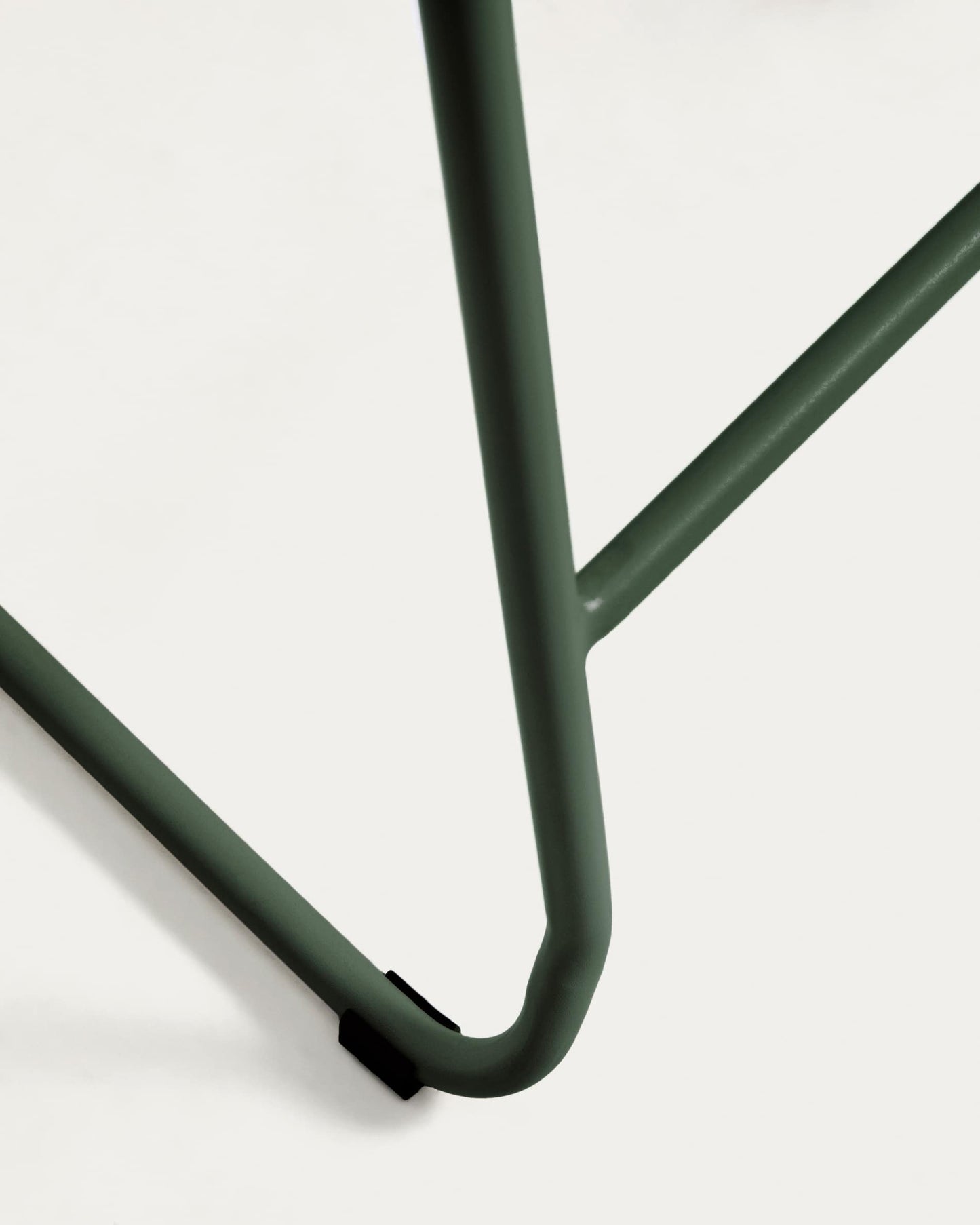 Sgabello impilabile Meli in ciniglia verde e gambe in metallo verde FSC Mix Credit 65 cm