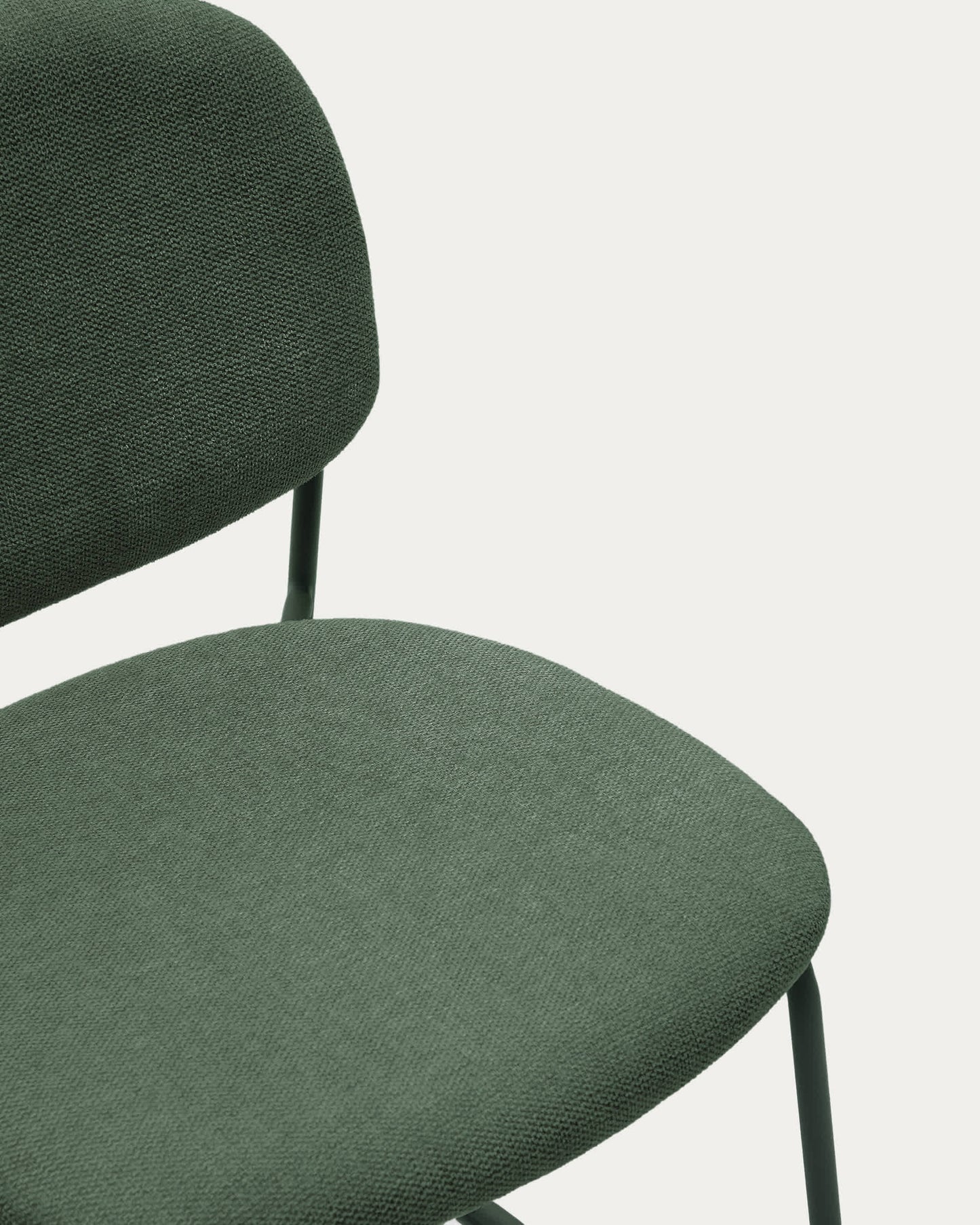 Sedia impilabile Meli in ciniglia verde e gambe in metallo verde FSC Mix Credit
