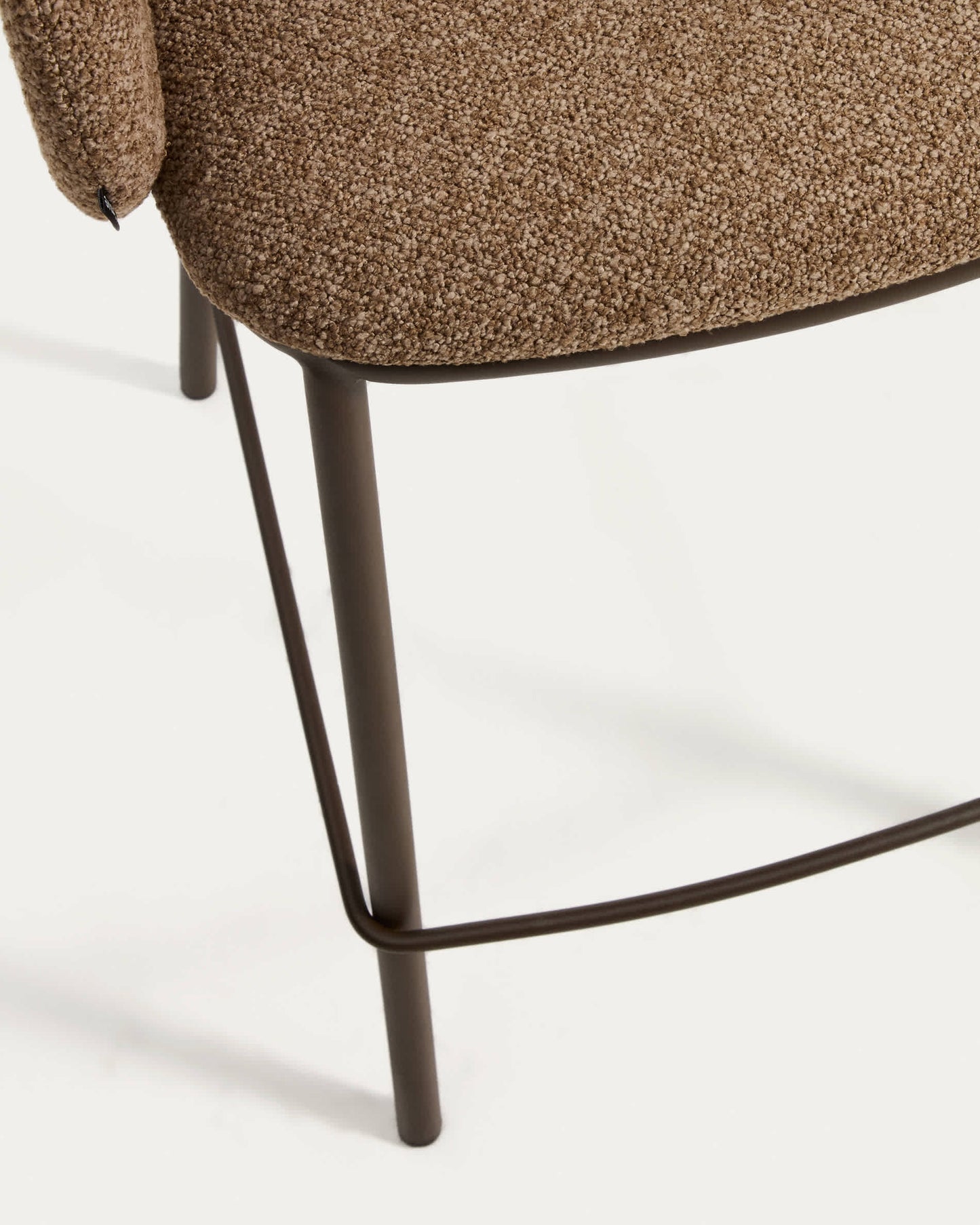 Sgabello Maina in ciniglia spessa marrone con gambe in acciaio con finitura marrone FSC Mix Credit 65 cm