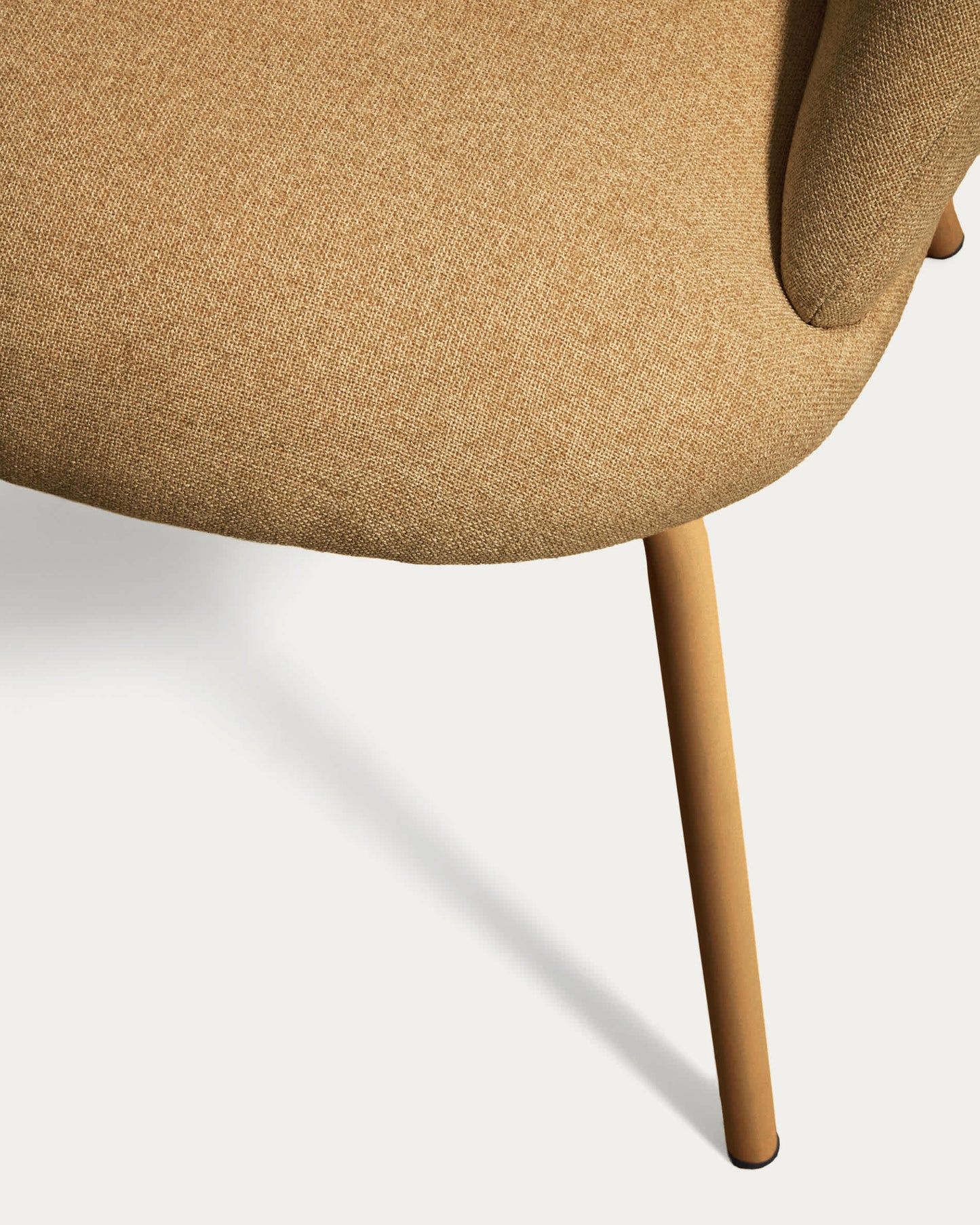 Sedia Bonali in ciniglia senape con gambe in metallo senape FSC Mix Credit
