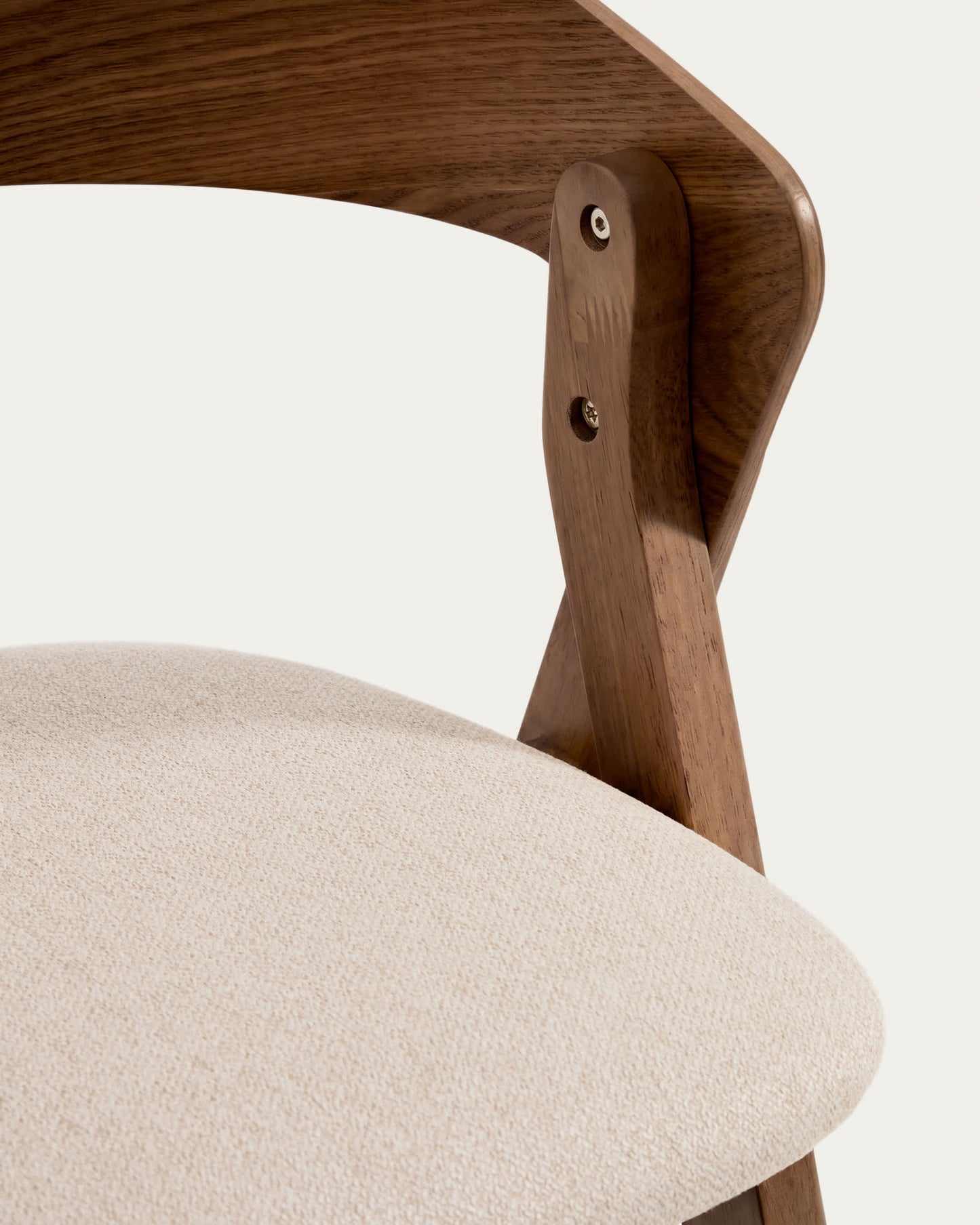 Sgabello Godia in ciniglia beige e impiallacciato di rovere con finitura color noce