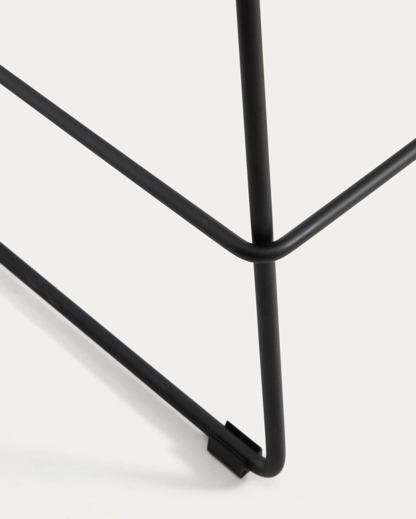 Sgabello Zahara in poliuretano marrone con gambe in acciaio rifinito in nero 76 cm FSC 100%