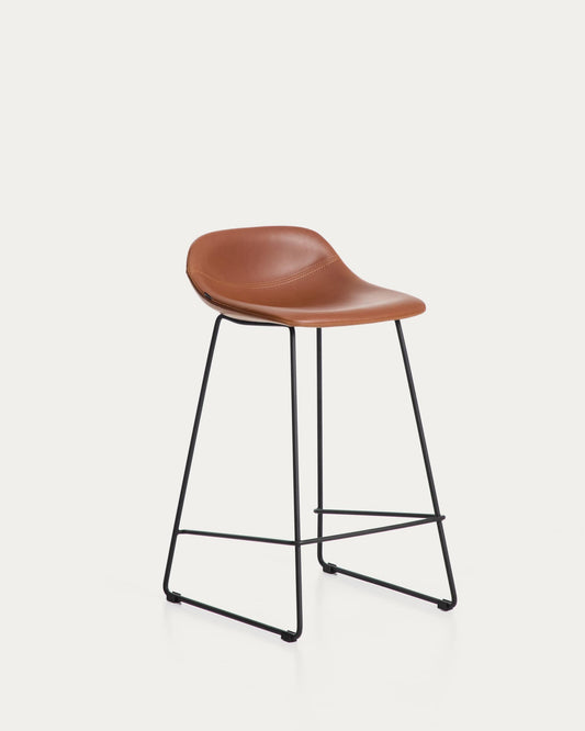 Sgabello Zahara in poliuretano marrone con gambe in acciaio rifinito in nero 76 cm FSC 100%