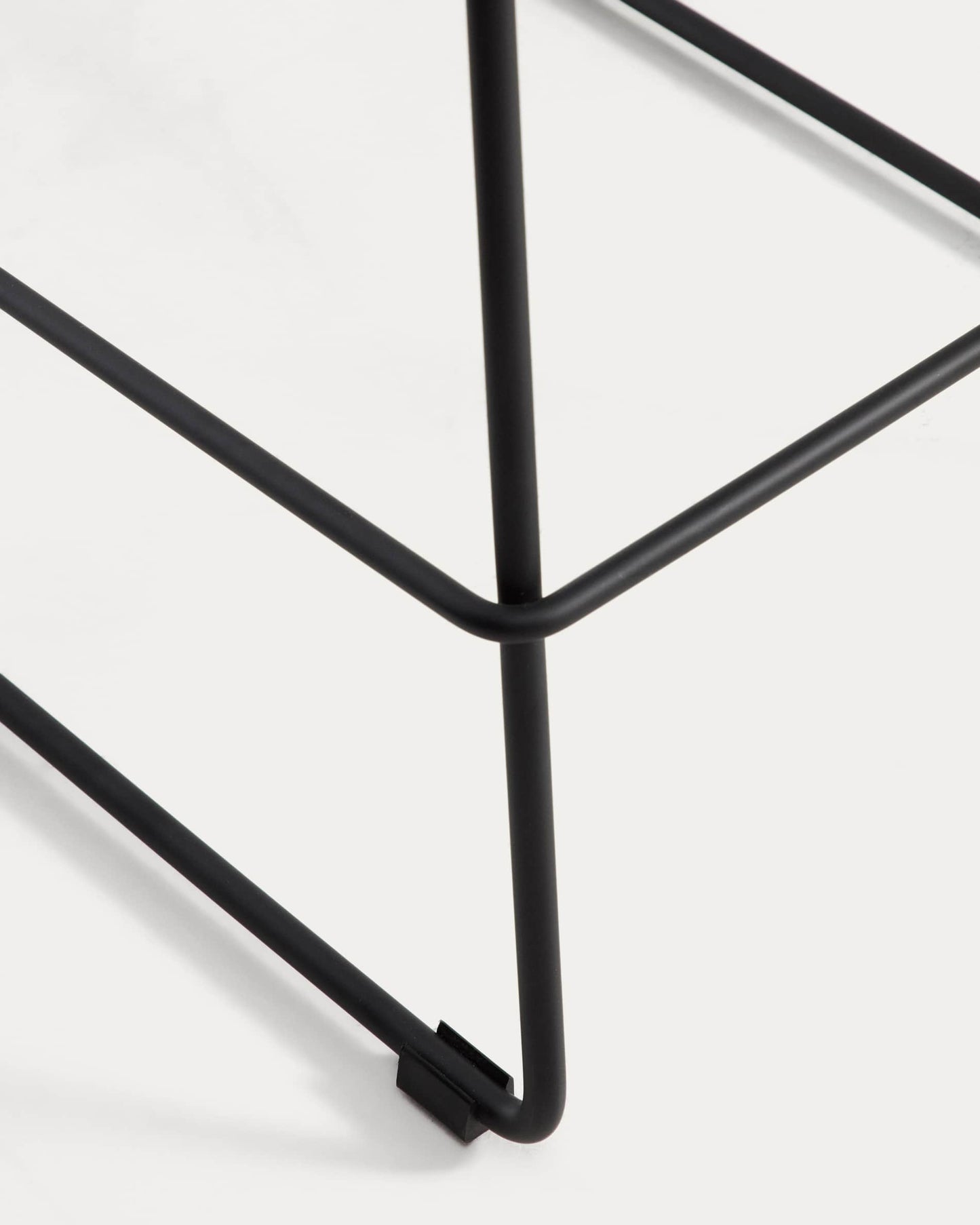 Sgabello Zahara in ciniglia marrone con gambe in acciaio rifinito in nero 65 cm FSC 100%