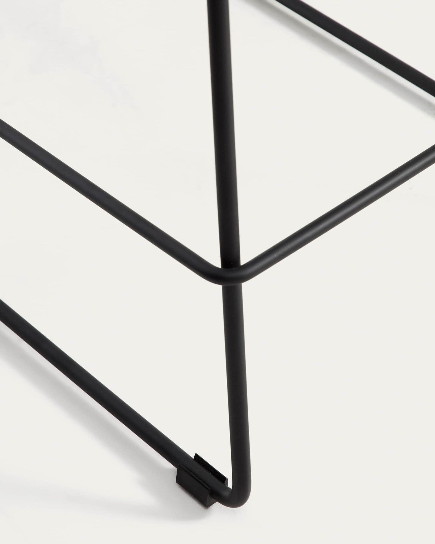 Sgabello Zahara in ciniglia marrone con gambe in acciaio rifinito in nero 76 cm FSC 100%