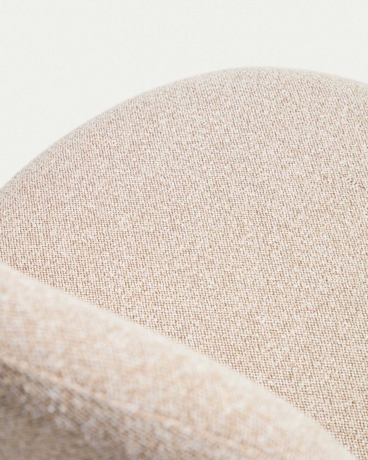 Sedia girevole Arino in ciniglia beige con gambe in metallo beige FSC 100%