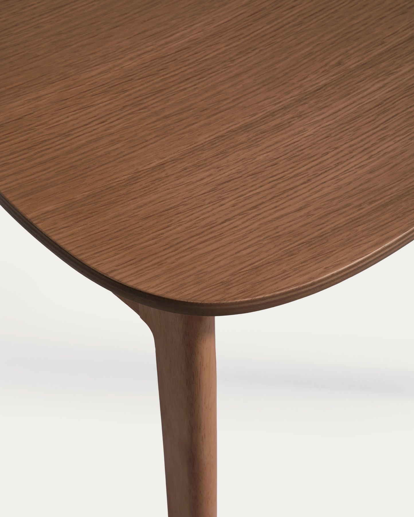 Sedia Ludara in impiallacciato di rovere con finitura noce