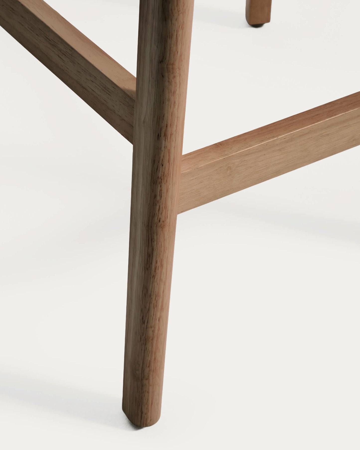 Sgabello Ludara in ciniglia marrone e impiallacciato di rovere con finitura noce 65 cm